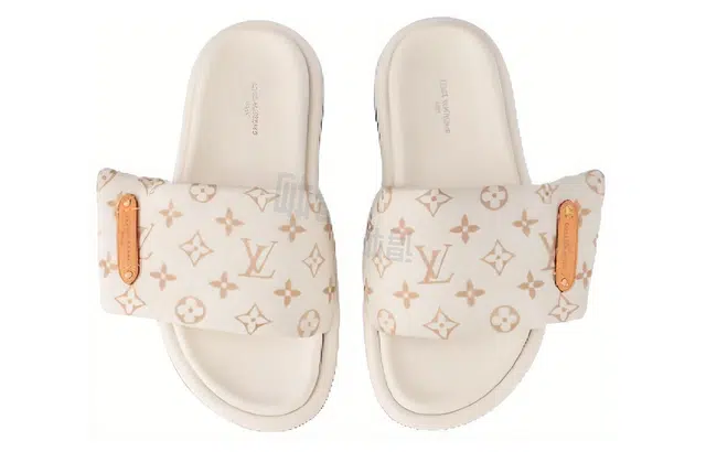 LOUIS VUITTON Pillow