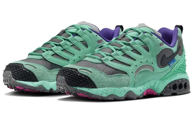 UNDEFEATED x Nike Air Terra Humara Light Menta