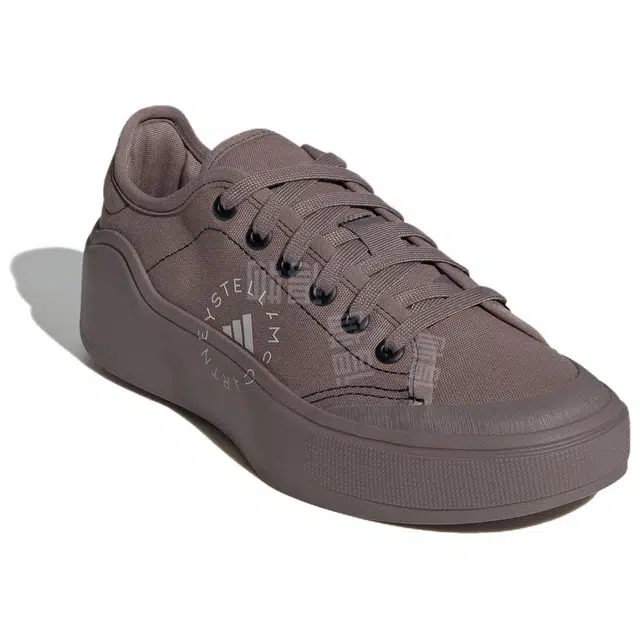 adidas Court