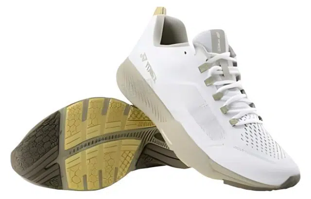 YONEX