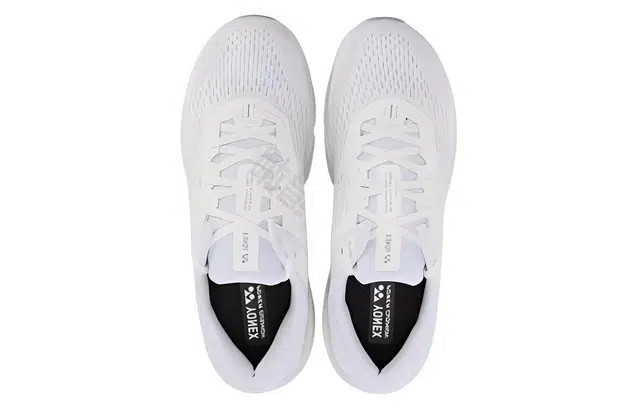 YONEX