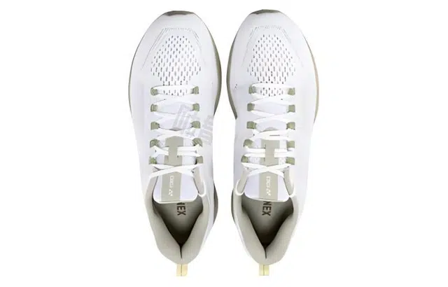 YONEX