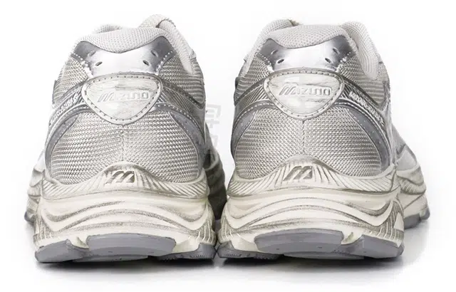 Mizuno Racer S