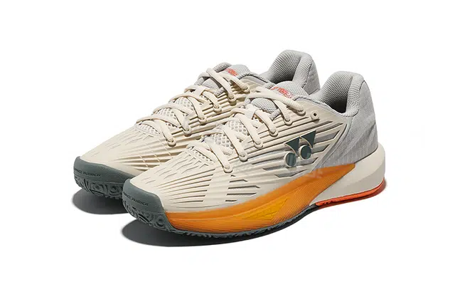 YONEX