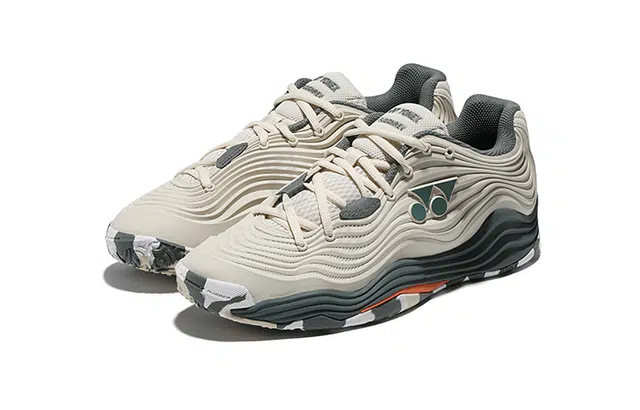 YONEX