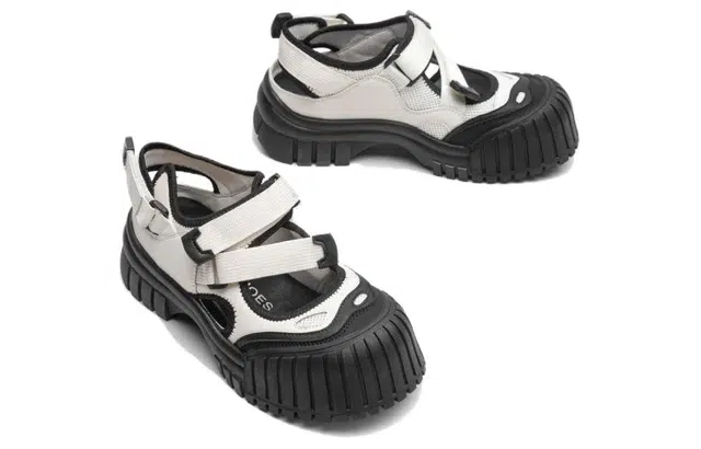 TOOMANYSHOES