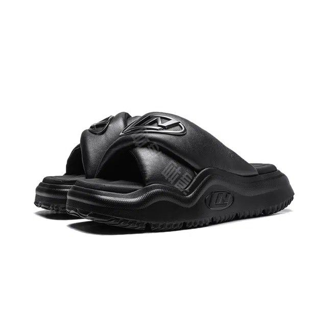 Bred Slipper