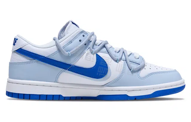 Nike Dunk Low "Hyper Royal"