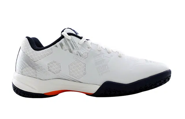 YONEX