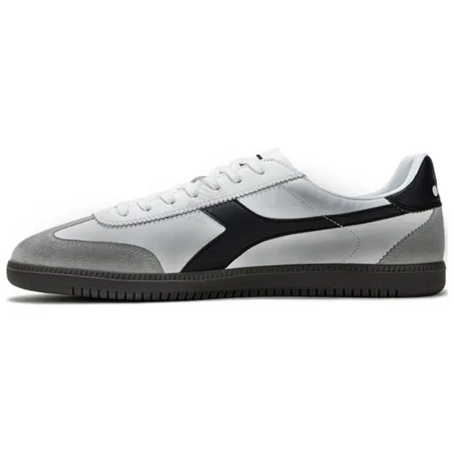 diadora