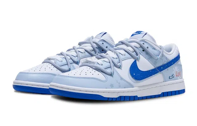 Nike Dunk Low "Hyper Royal"