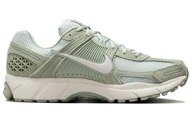 Nike Air Zoom Vomero 5