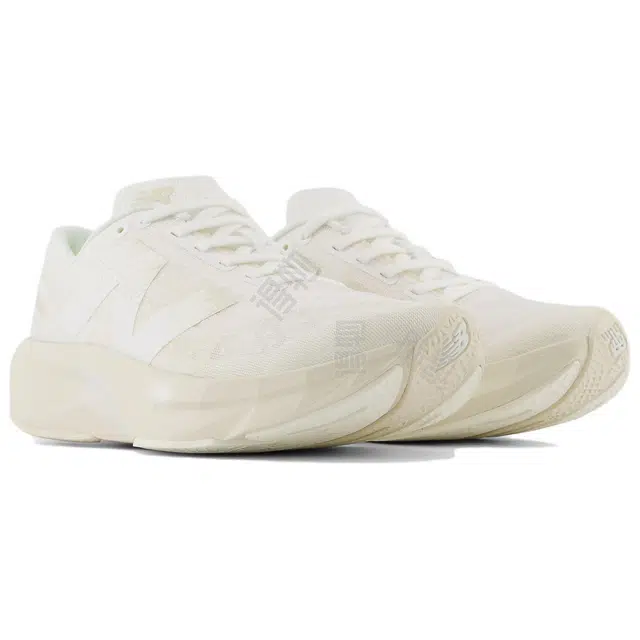 New Balance FuelCell Rebel V4