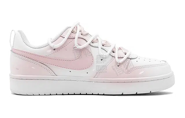Nike Court Borough Low 520
