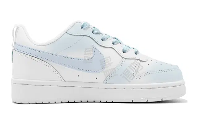 Nike Court Borough Low 520