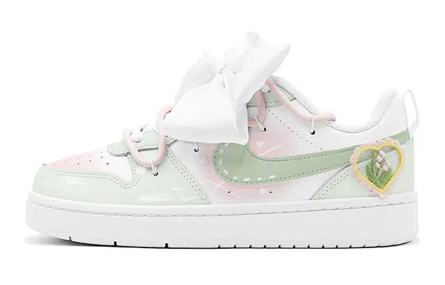 Nike Court Borough Low 520