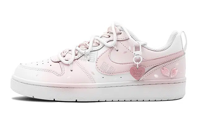 Nike Court Borough Low 520