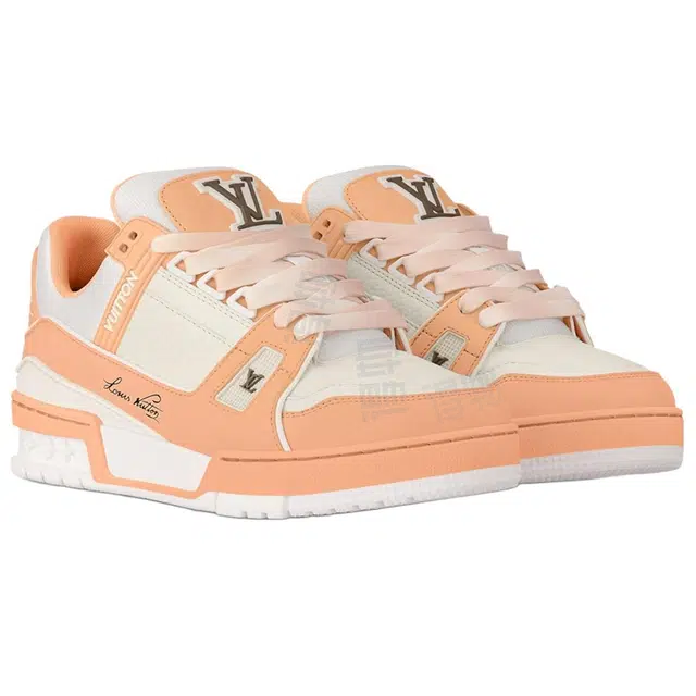 LOUIS VUITTON Trainer logo