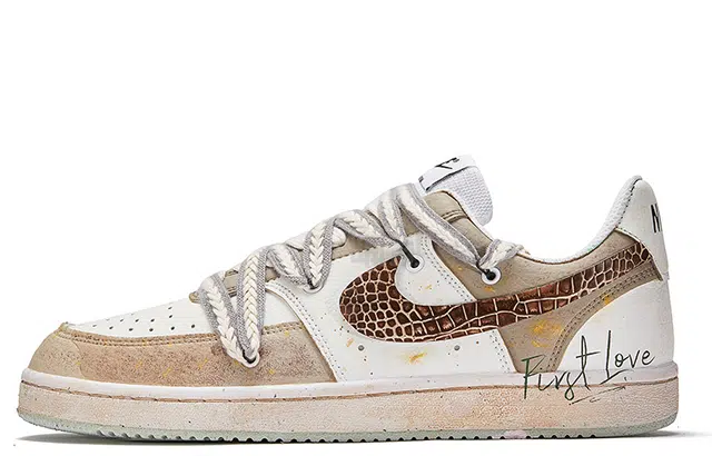 Nike Court Borough Low