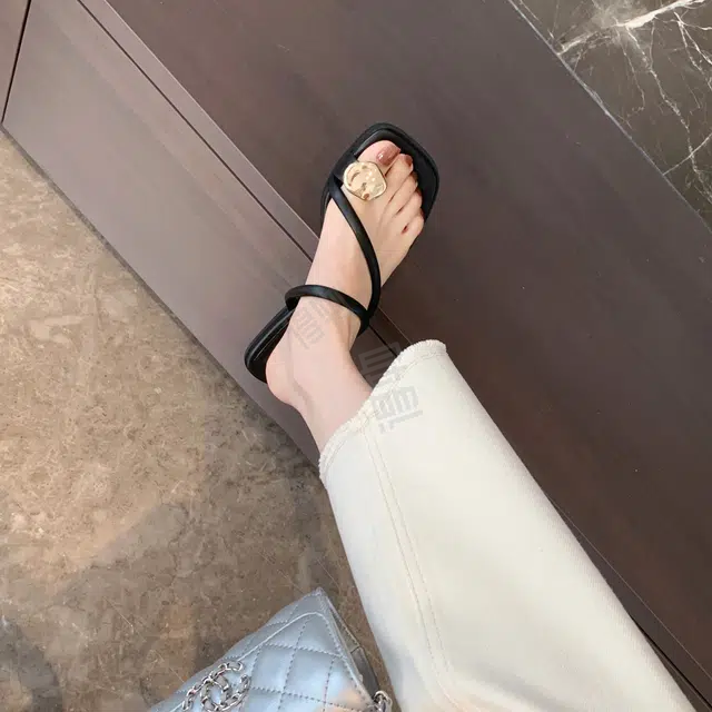 STUDIO LEE