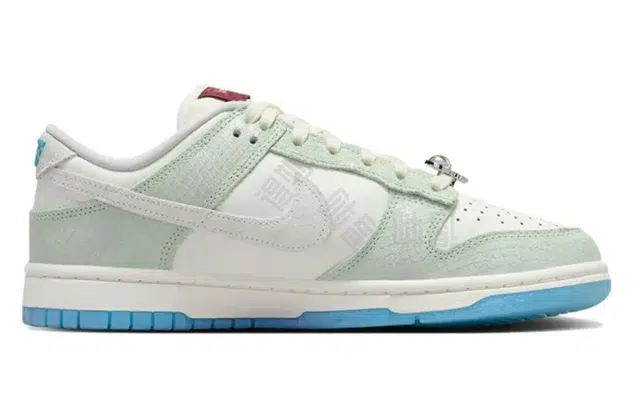 Nike Dunk Low LX
