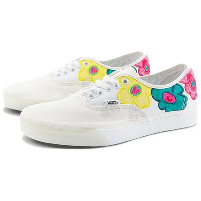 THE MUSEUM VISITOR x Vans Authentic