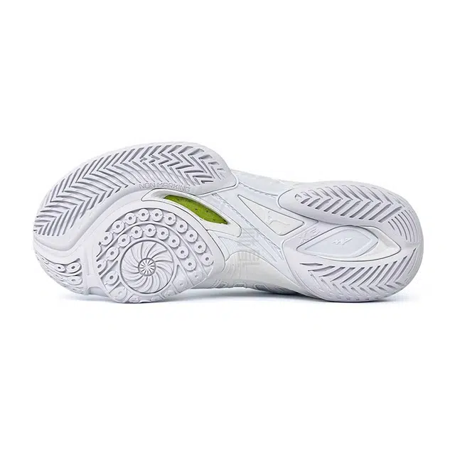Mizuno Wave Claw 1