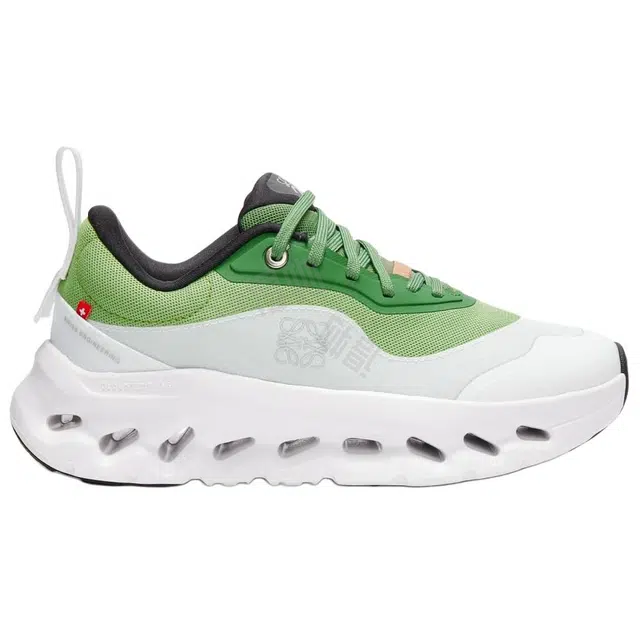 On x LOEWE Cloudtilt 2