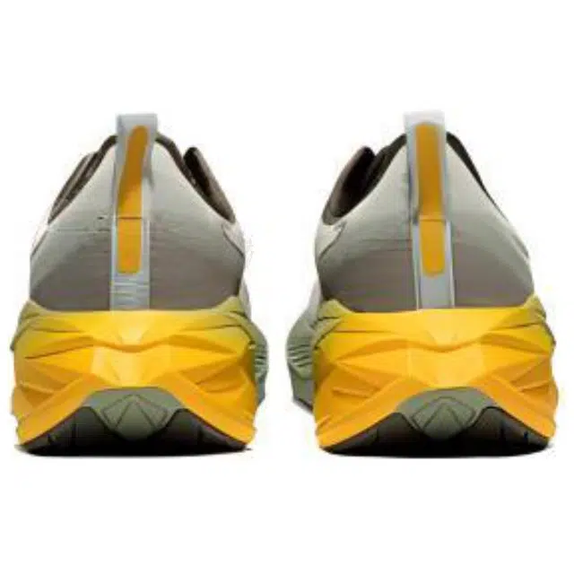 Asics Novablast 4