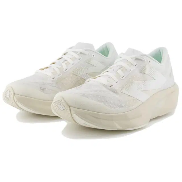 New Balance FuelCell Rebel V4