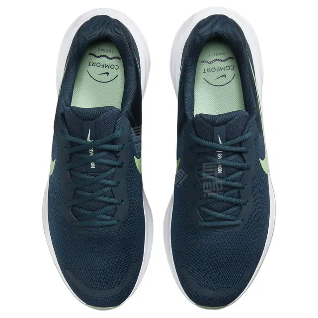 Nike REVOLUTION 7