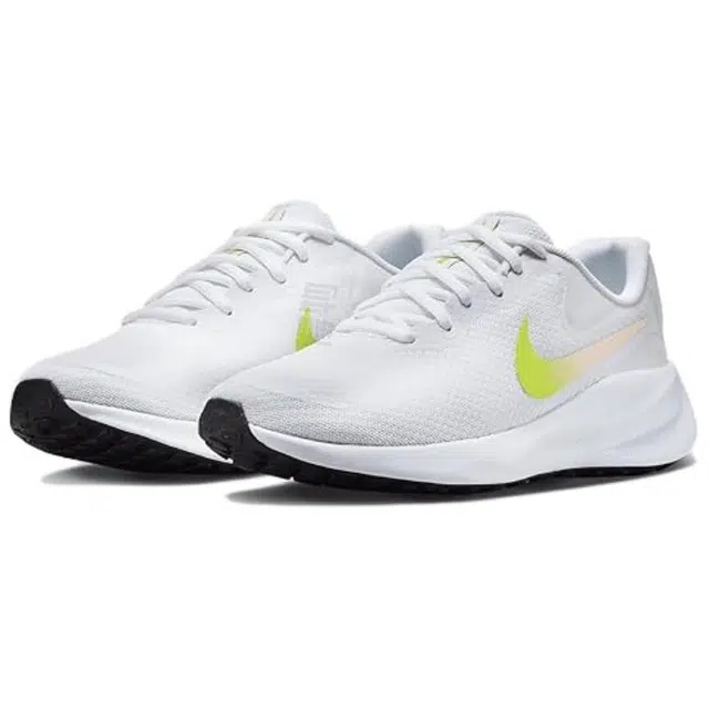 Nike REVOLUTION 7