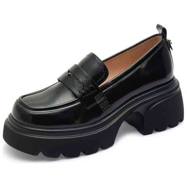 TOOMANYSHOES