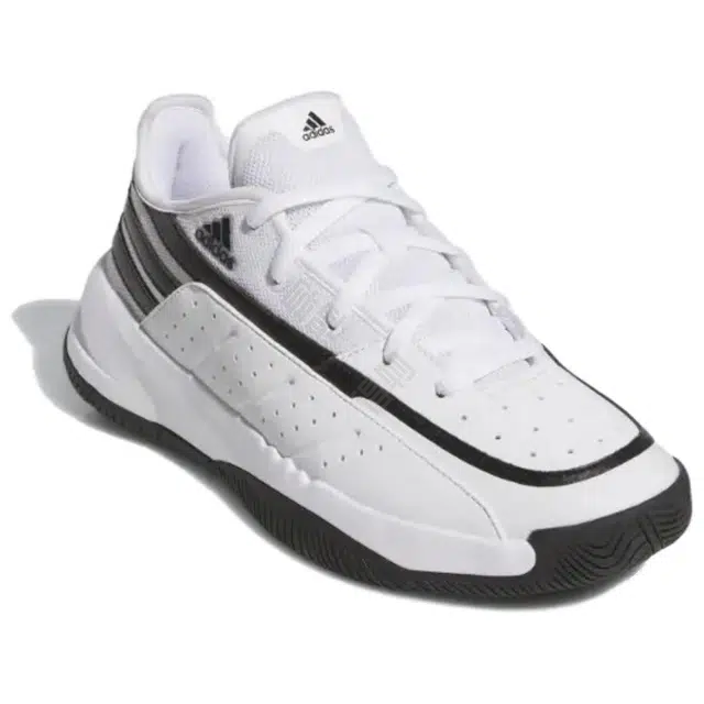adidas Front Court