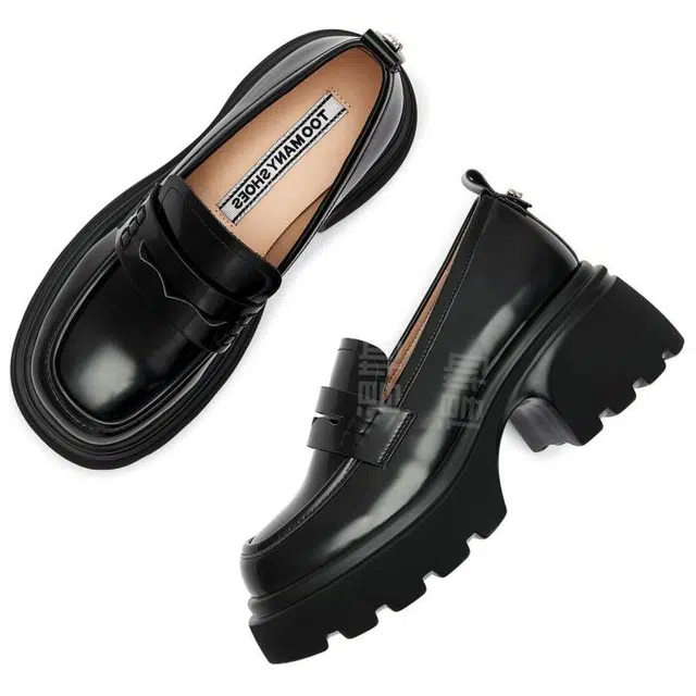 TOOMANYSHOES