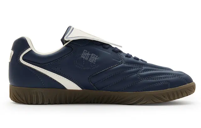 Champion Essentials Blokette-trainer C-Logo