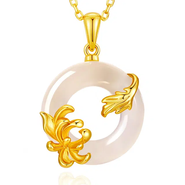 【好运连连】中国黄金 珍·尚银 金菊平安扣 幸福安康吊坠 新中式平安喜乐事事顺利锁骨链 轻奢小众质感礼盒装 妈妈 玉髓 项链 女款