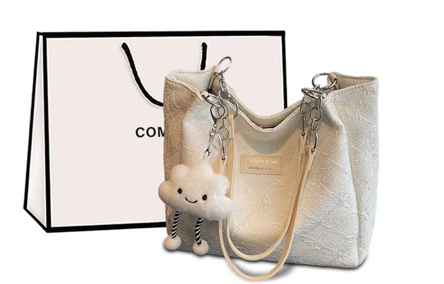 COMELY Tote