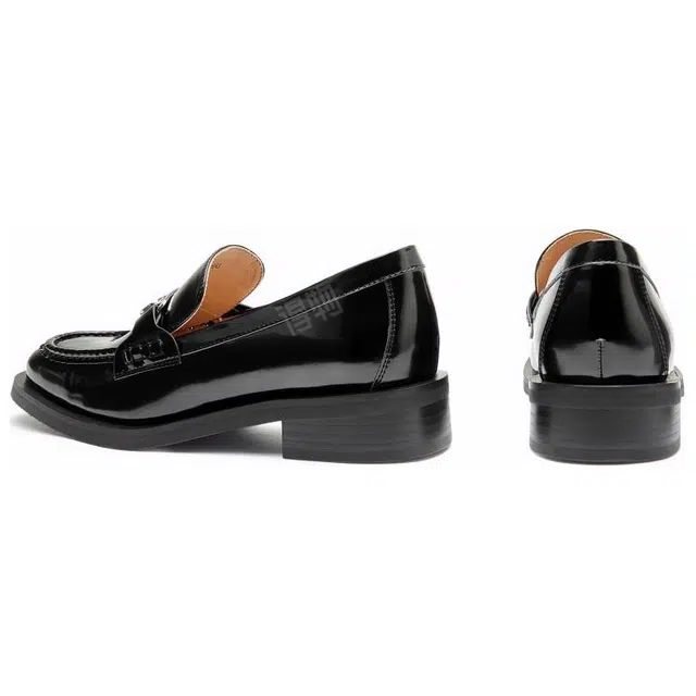 TOOMANYSHOES