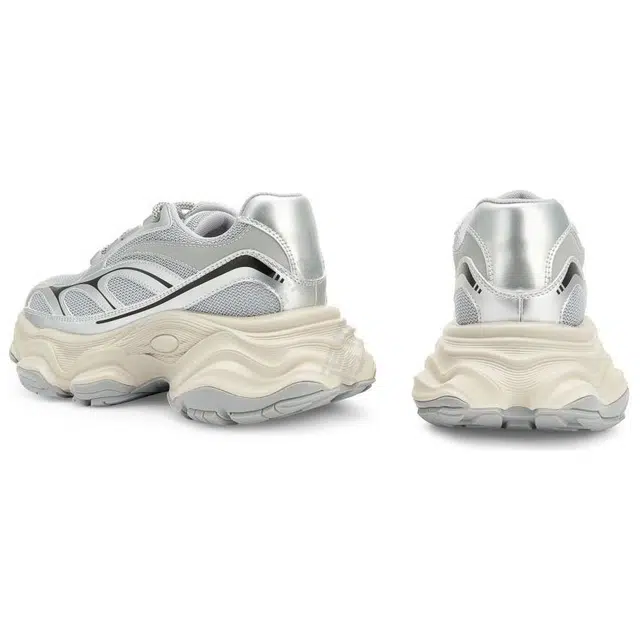 TOOMANYSHOES