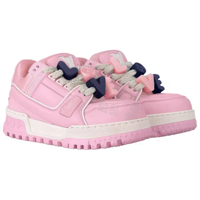 LOUIS VUITTON Trainer Maxi LOVE