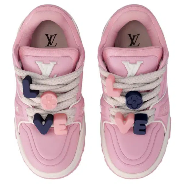 LOUIS VUITTON Trainer Maxi LOVE