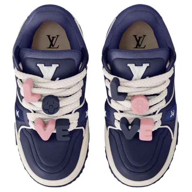 LOUIS VUITTON Trainer Maxi LOVE