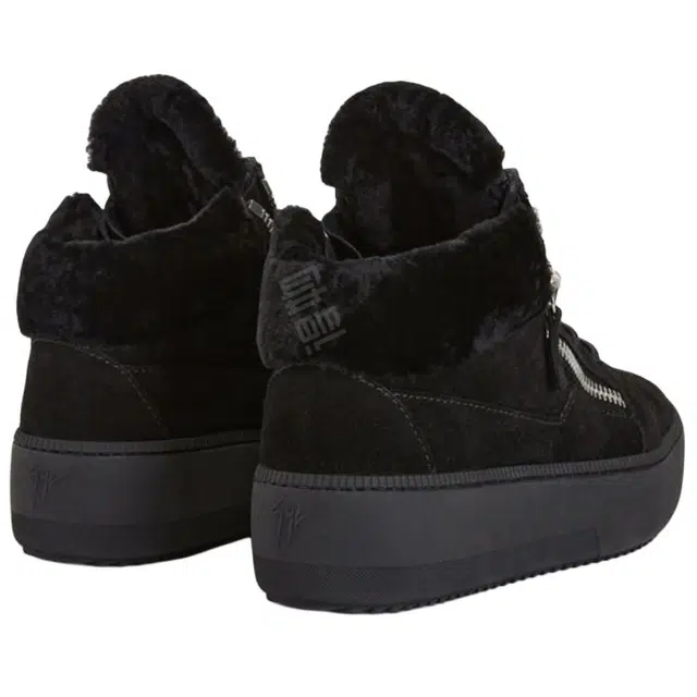 giuseppe zanottiGZ Kriss