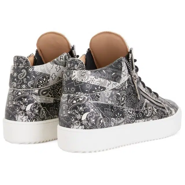 giuseppe zanottiGZ Kriss