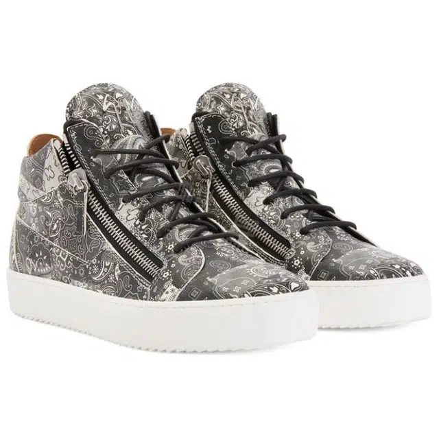 giuseppe zanottiGZ Kriss