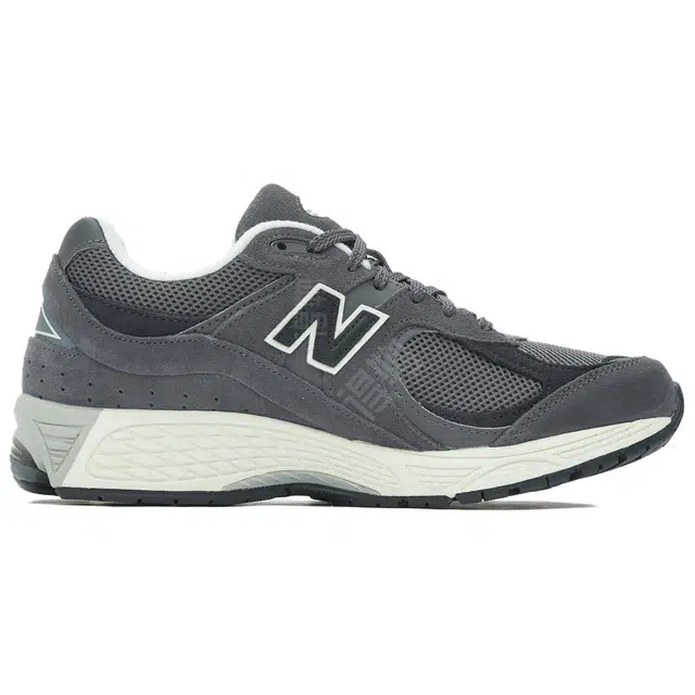 New Balance NB 2002R