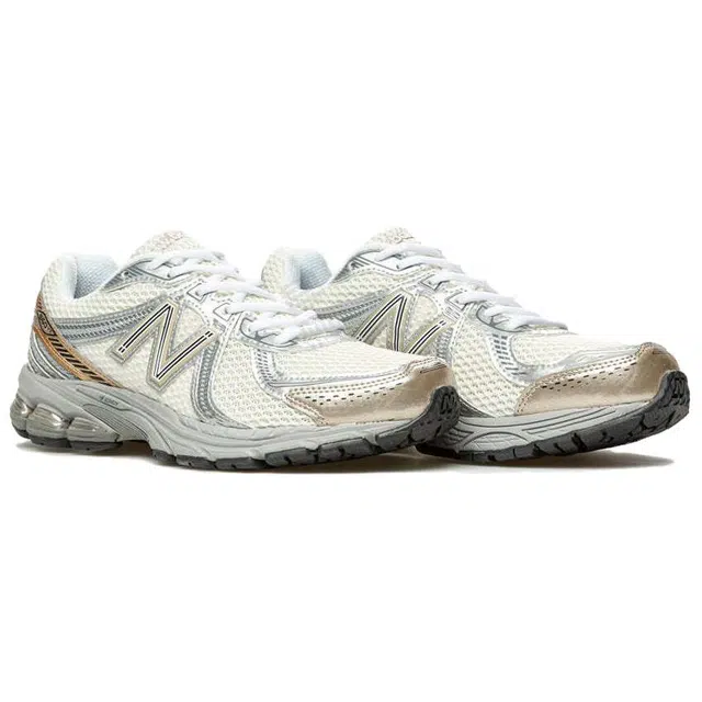 New Balance NB 860 v2