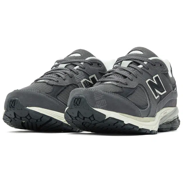 New Balance NB 2002R
