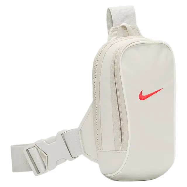 Nike Sportswear Essentials
